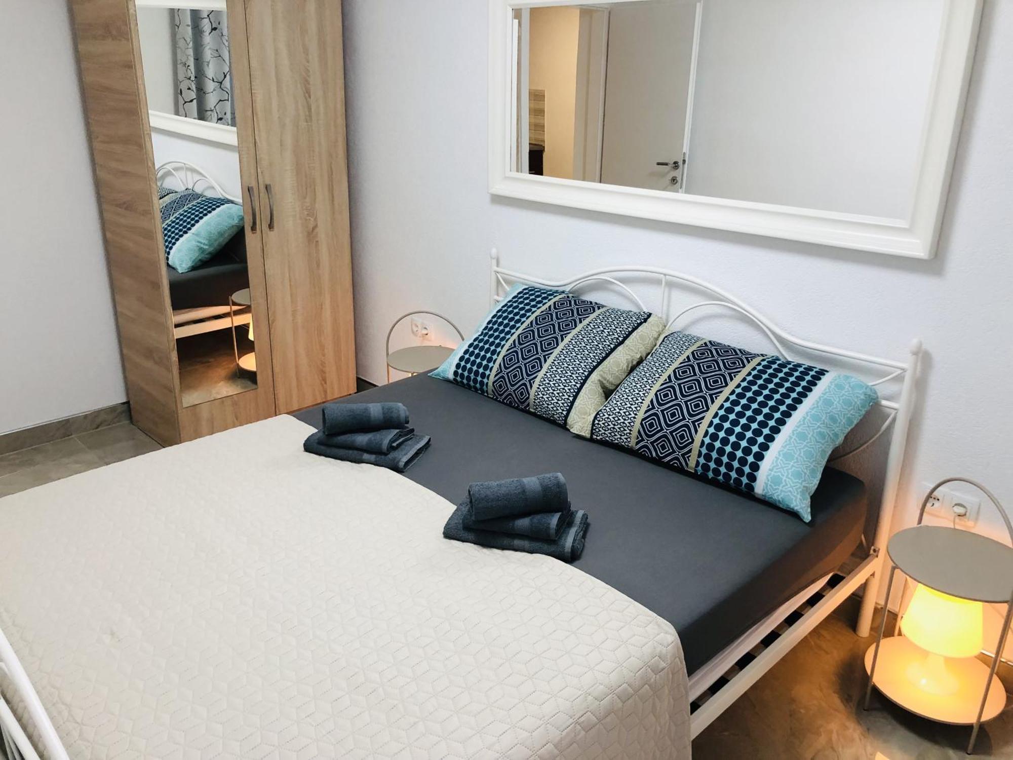 Apartmani Ema トロギール エクステリア 写真
